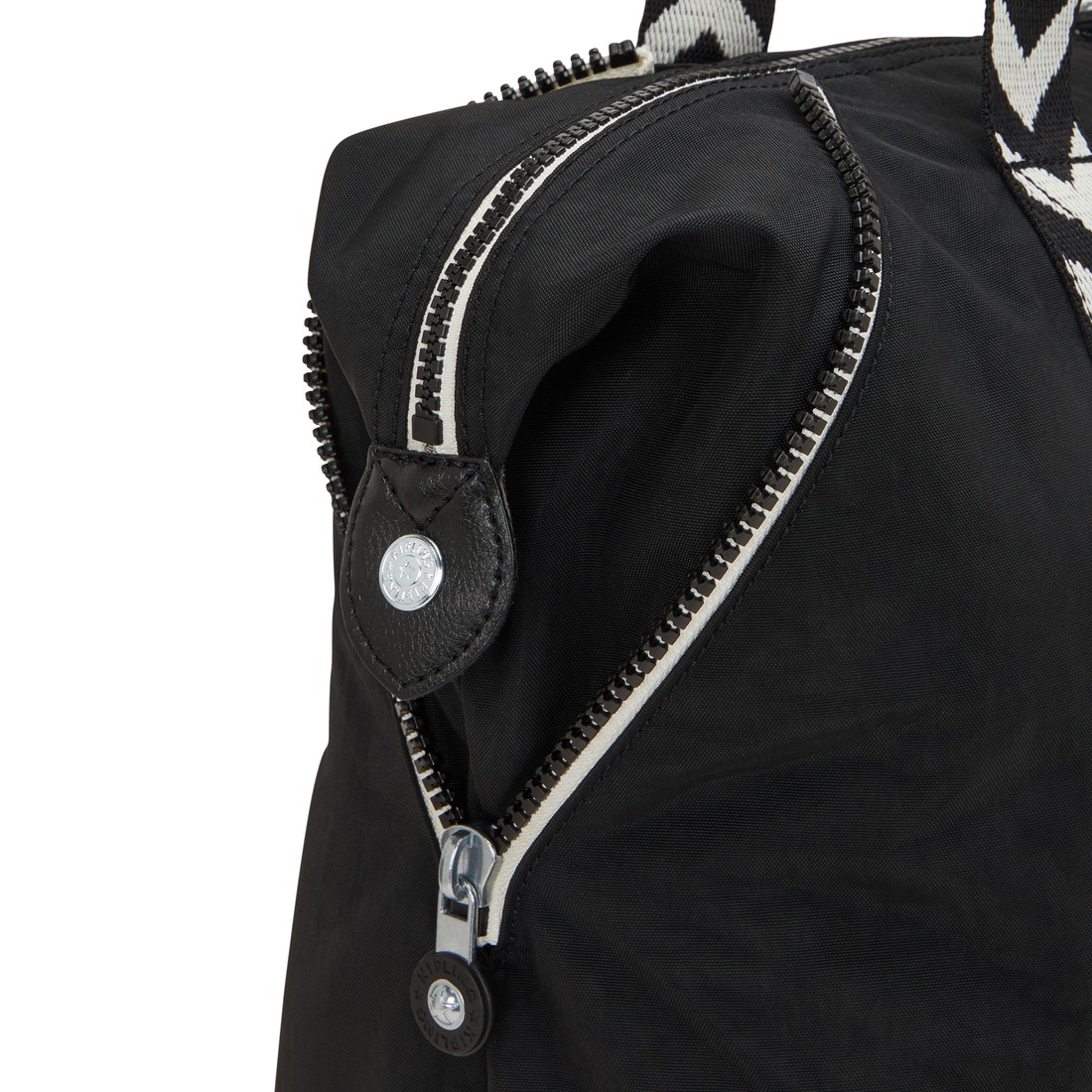 ブラックシェブロン