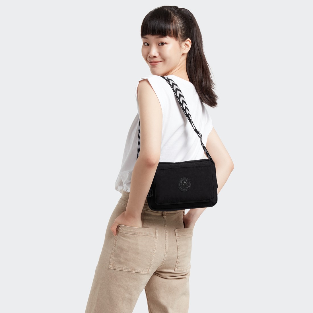 ブラックシェブロン