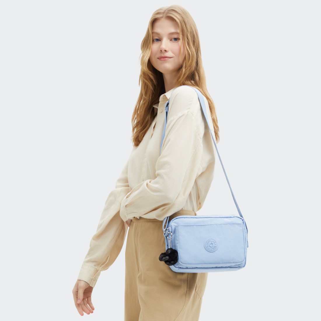 クラウディスカイブルー