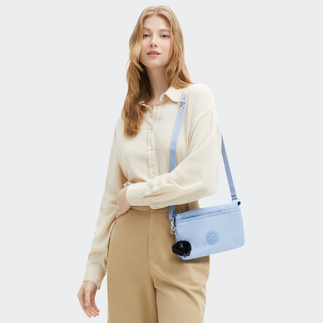 クラウディスカイブルー